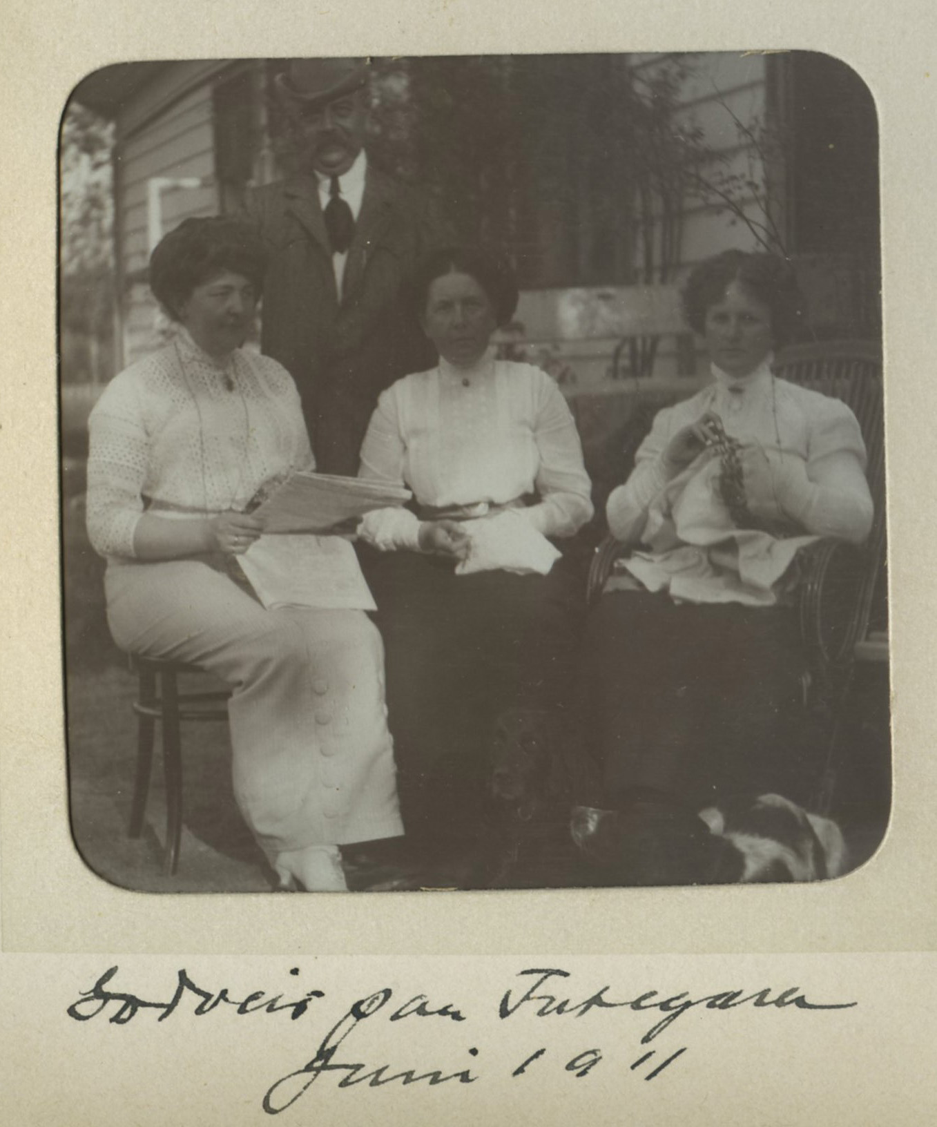 Magdalene Beyer, Thorvald Beyer, Dagny Friele og Julie Kjær.

