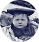Her finner vi Ottar Georg Magnus 1896-1909 i sin vogn med godt med tepper rundt seg.
